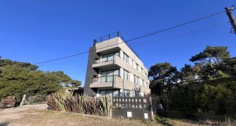 LUMINOSO DEPTO CON PISCINA A 100 M DEL MAR